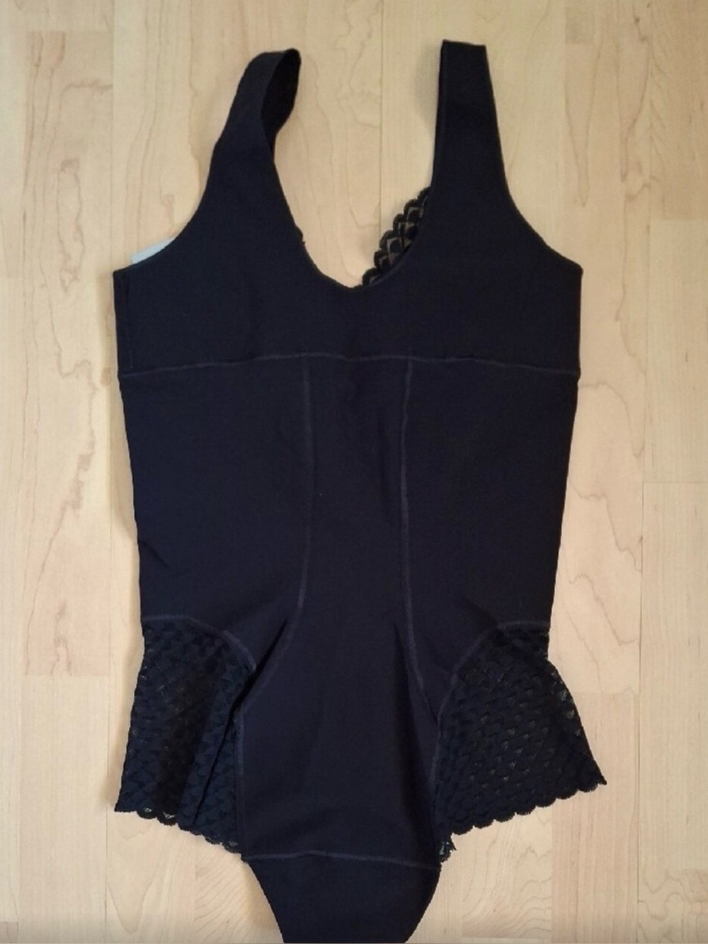 NWT Simone Perele Subtile Lace Shapewear Bodysuit Black M - Picture 5 of 9